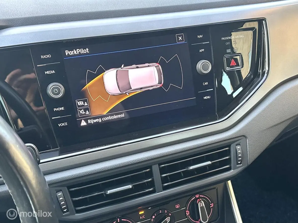 1.0 TSI 95PK DSG AUTOMAAT COMFORTLINE AIRCO PARKEERSENSOREN CARPLAY ADAPTIEVE CRUISE CONTROLE NETTE AUTO!!
