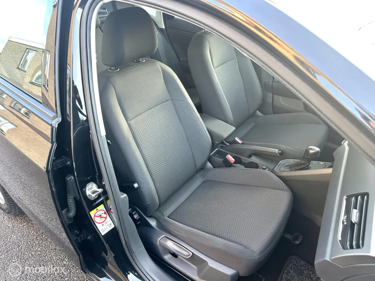 1.0 TSI 95PK DSG AUTOMAAT COMFORTLINE AIRCO PARKEERSENSOREN CARPLAY ADAPTIEVE CRUISE CONTROLE NETTE AUTO!!