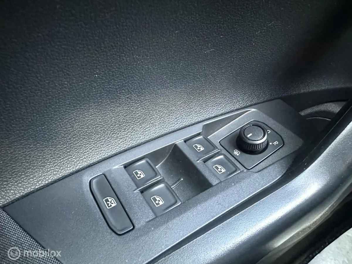 1.0 TSI 95PK DSG AUTOMAAT COMFORTLINE AIRCO PARKEERSENSOREN CARPLAY ADAPTIEVE CRUISE CONTROLE NETTE AUTO!!