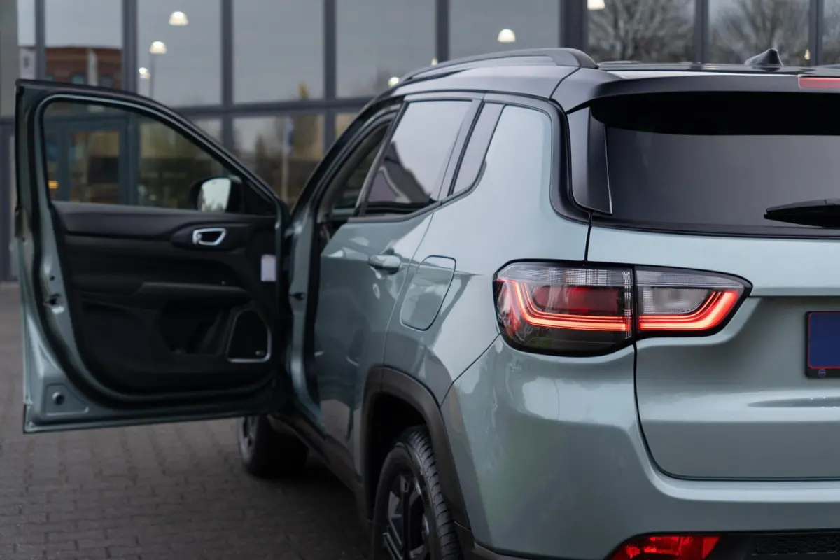 4xe 240 Plug-in Hybrid Electric|Org NL NAP|1 Eig.|SRT|Upland One Earth|CarPlay|LED|BTW Auto|Dealer onderhouden|Uniek