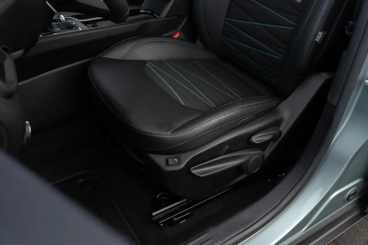 4xe 240 Plug-in Hybrid Electric|Org NL NAP|1 Eig.|SRT|Upland One Earth|CarPlay|LED|BTW Auto|Dealer onderhouden|Uniek