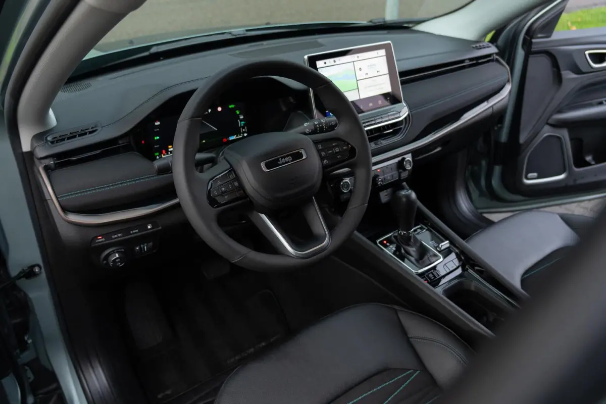 4xe 240 Plug-in Hybrid Electric|Org NL NAP|1 Eig.|SRT|Upland One Earth|CarPlay|LED|BTW Auto|Dealer onderhouden|Uniek