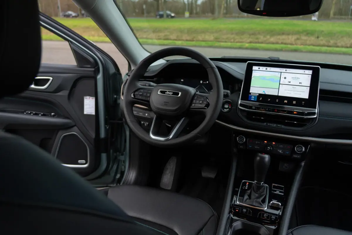 4xe 240 Plug-in Hybrid Electric|Org NL NAP|1 Eig.|SRT|Upland One Earth|CarPlay|LED|BTW Auto|Dealer onderhouden|Uniek