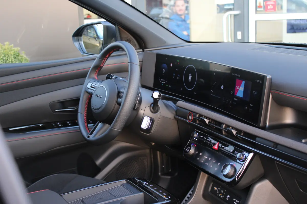 1.6 T-GDI PHEV N Line Business | DEMO | N-Line interieur | Stoel en stuurwiel verwarming | Parkeersensoren voor en achter | | Achteruitrijcamera | Bestuurdersstoel in hoogte verstelbaar | Bo