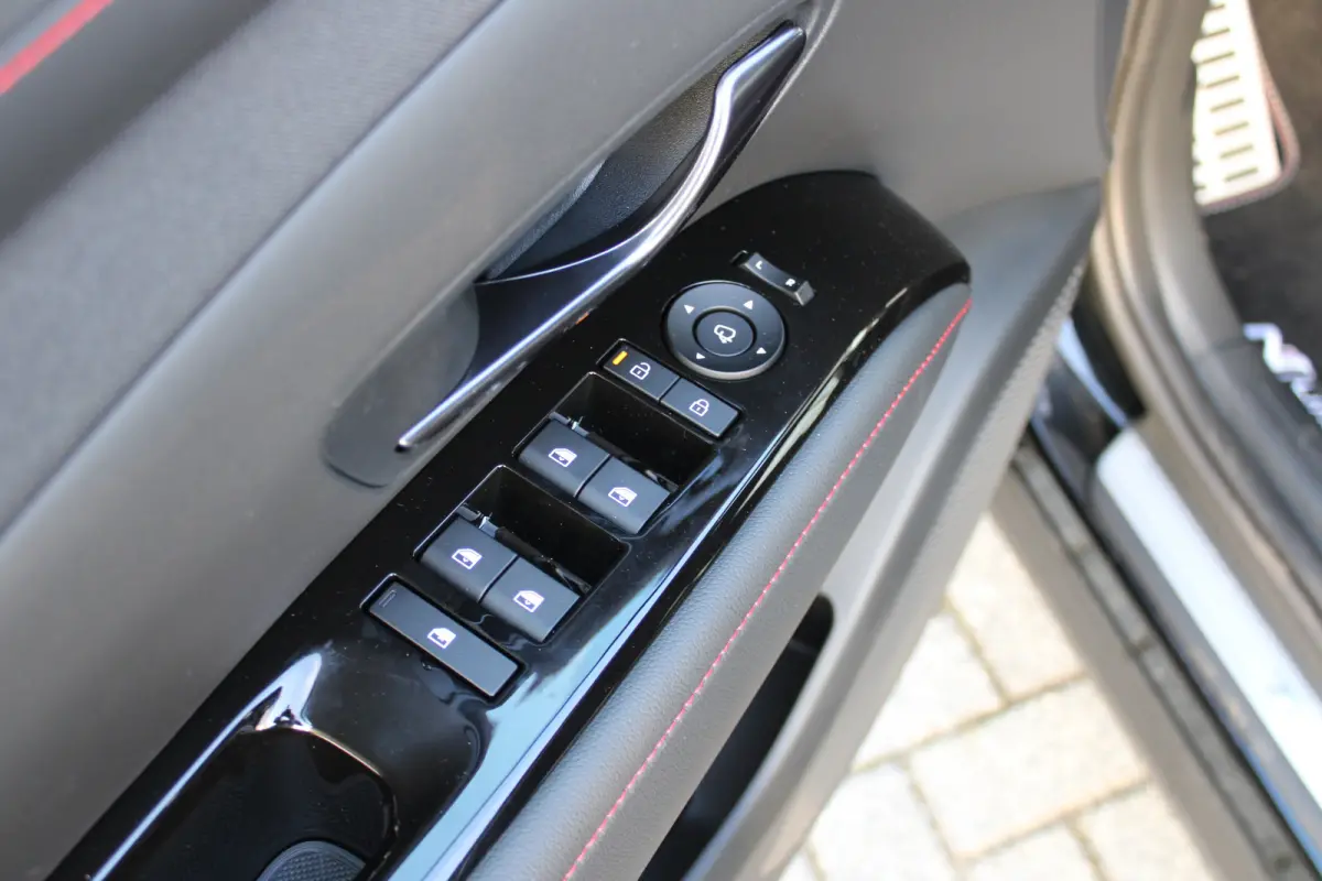 1.6 T-GDI PHEV N Line Business | DEMO | N-Line interieur | Stoel en stuurwiel verwarming | Parkeersensoren voor en achter | | Achteruitrijcamera | Bestuurdersstoel in hoogte verstelbaar | Bo