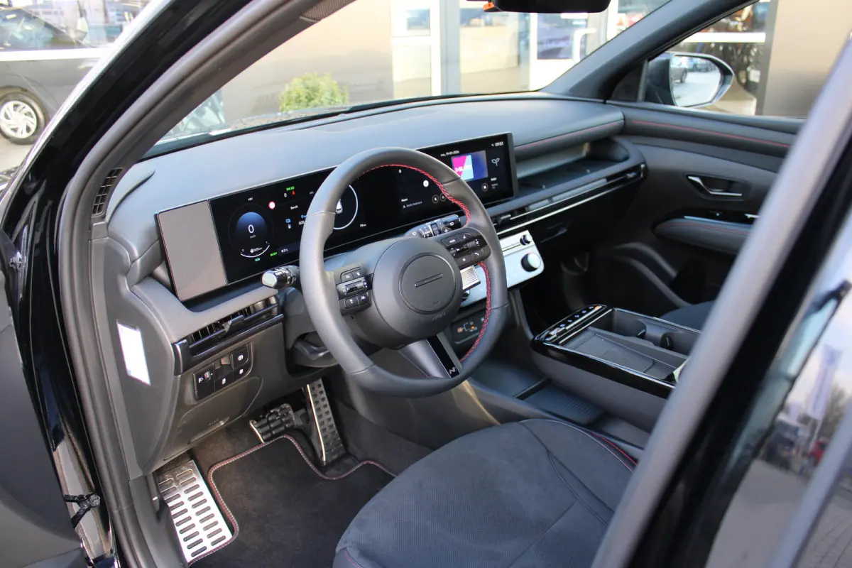 1.6 T-GDI PHEV N Line Business | DEMO | N-Line interieur | Stoel en stuurwiel verwarming | Parkeersensoren voor en achter | | Achteruitrijcamera | Bestuurdersstoel in hoogte verstelbaar | Bo