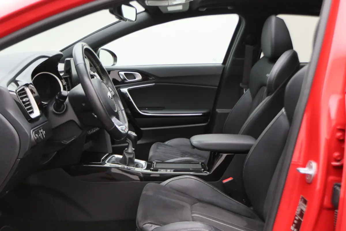 1.0 T-GDI GT-Line Panoramadak, Camera, Cruise, Apple Carplay, Verwarmd Stuurwiel, 17''
