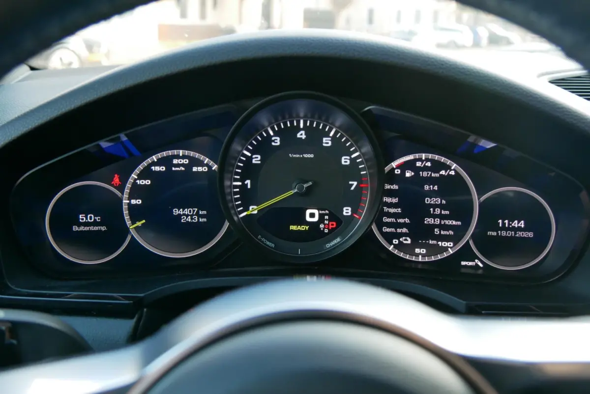 3.0 E-Hybrid. pano. sportchrono. memory. luchtvering
