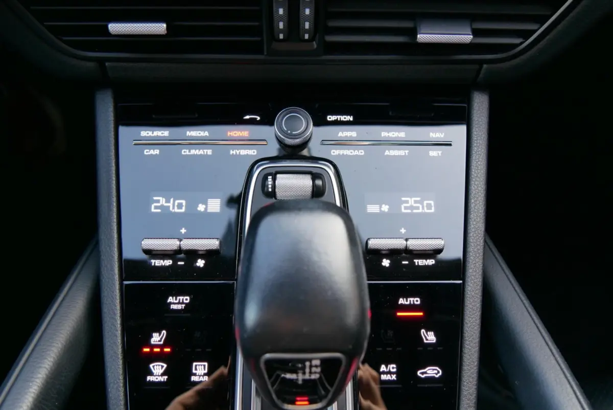 3.0 E-Hybrid. pano. sportchrono. memory. luchtvering