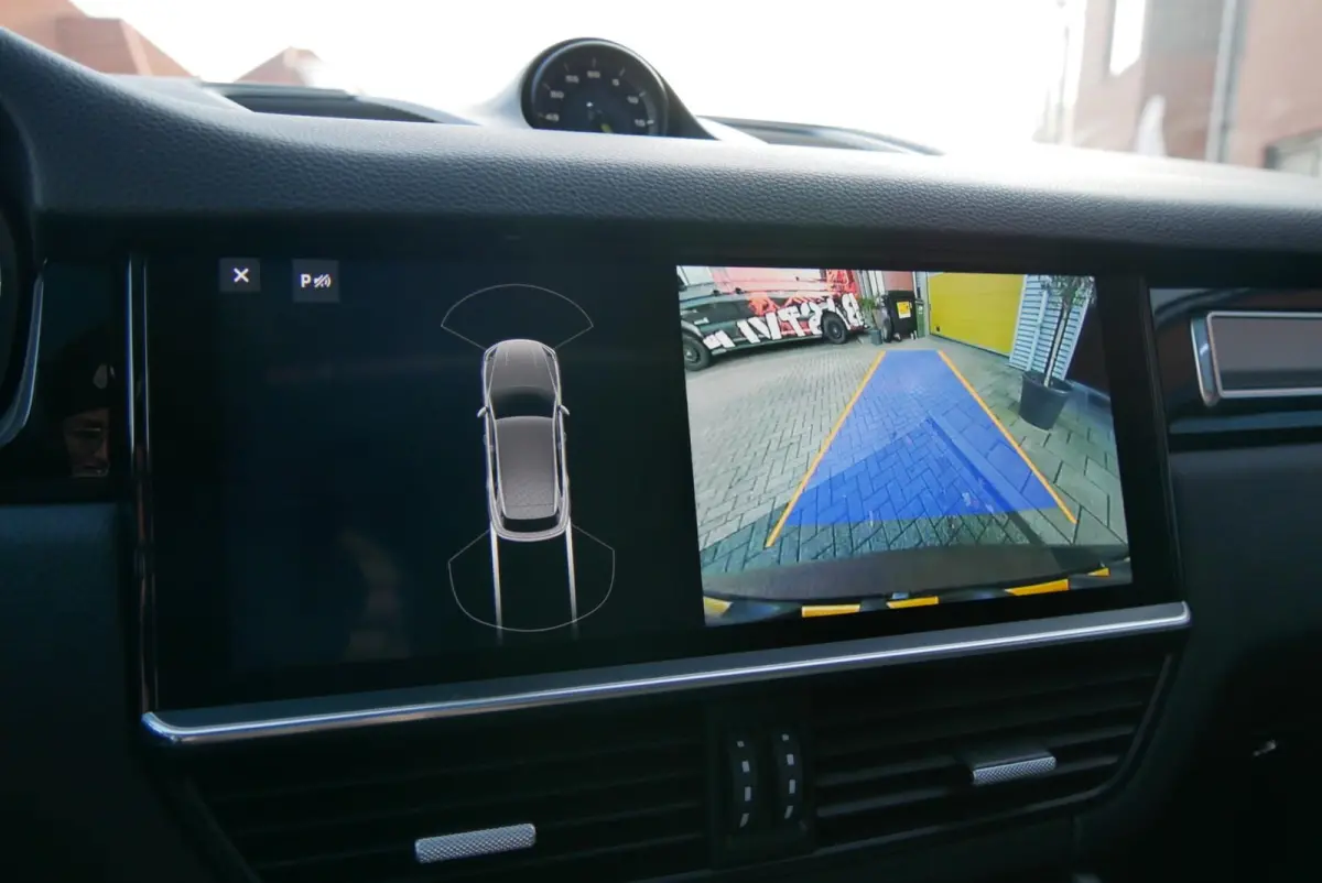 3.0 E-Hybrid. pano. sportchrono. memory. luchtvering