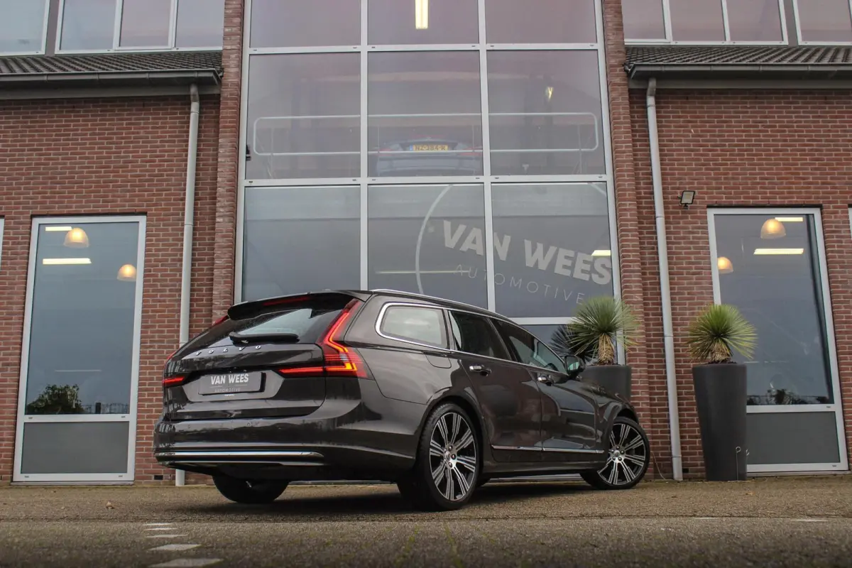 2.0 B4 Business Pro Inscription| BTW auto | 1e eigenaar | NL auto | 20 inch | Panoramadak | Harman Kardon | BLIS | Stuurverwarming | Stoelverwarming | Head-up | Trekhaak | Cruise control