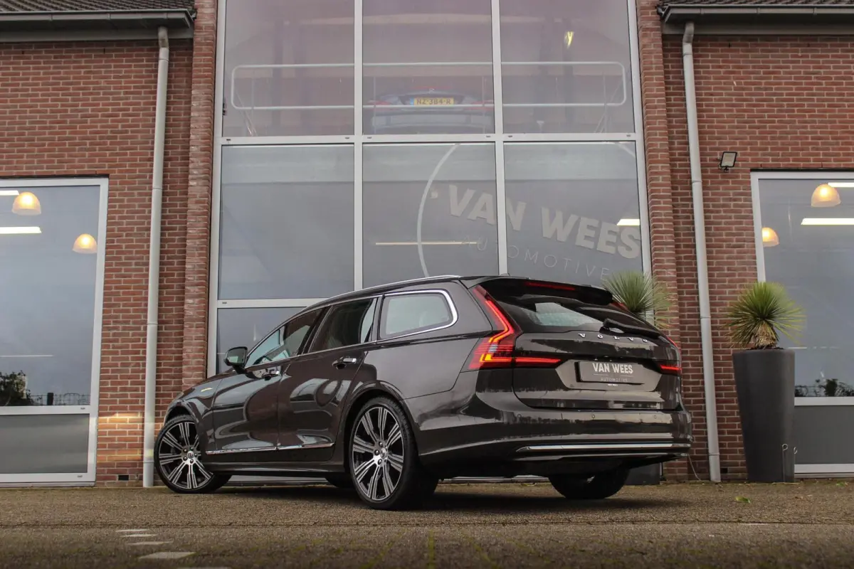 2.0 B4 Business Pro Inscription| BTW auto | 1e eigenaar | NL auto | 20 inch | Panoramadak | Harman Kardon | BLIS | Stuurverwarming | Stoelverwarming | Head-up | Trekhaak | Cruise control
