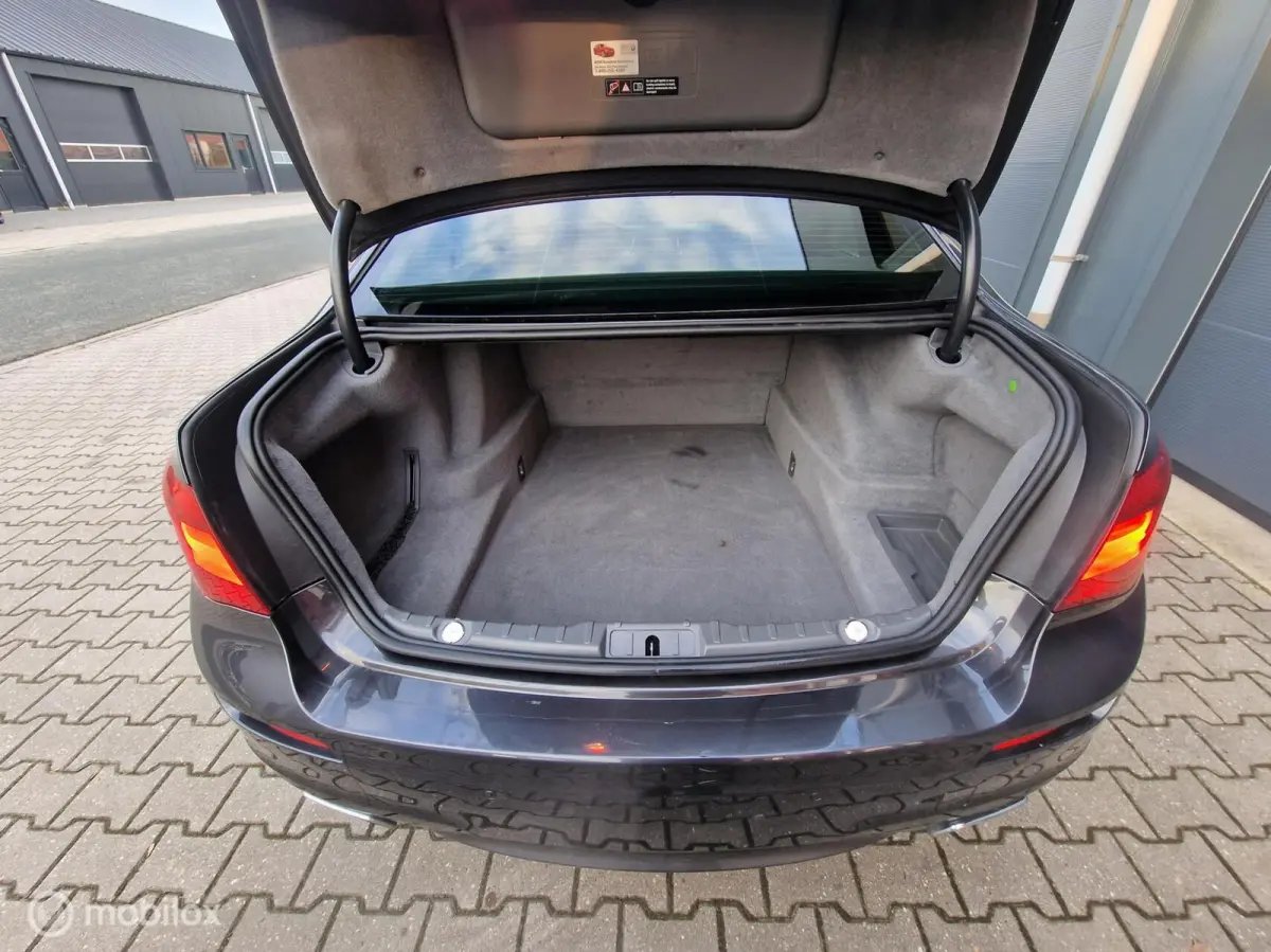 750i High Executive