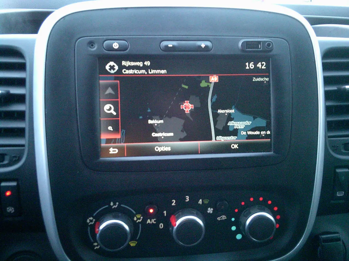 1.6 dCi 95 T29 L2H1 Comfort VOORZIEN VAN AIRCO+CRUISE+TREKHAAK !!!