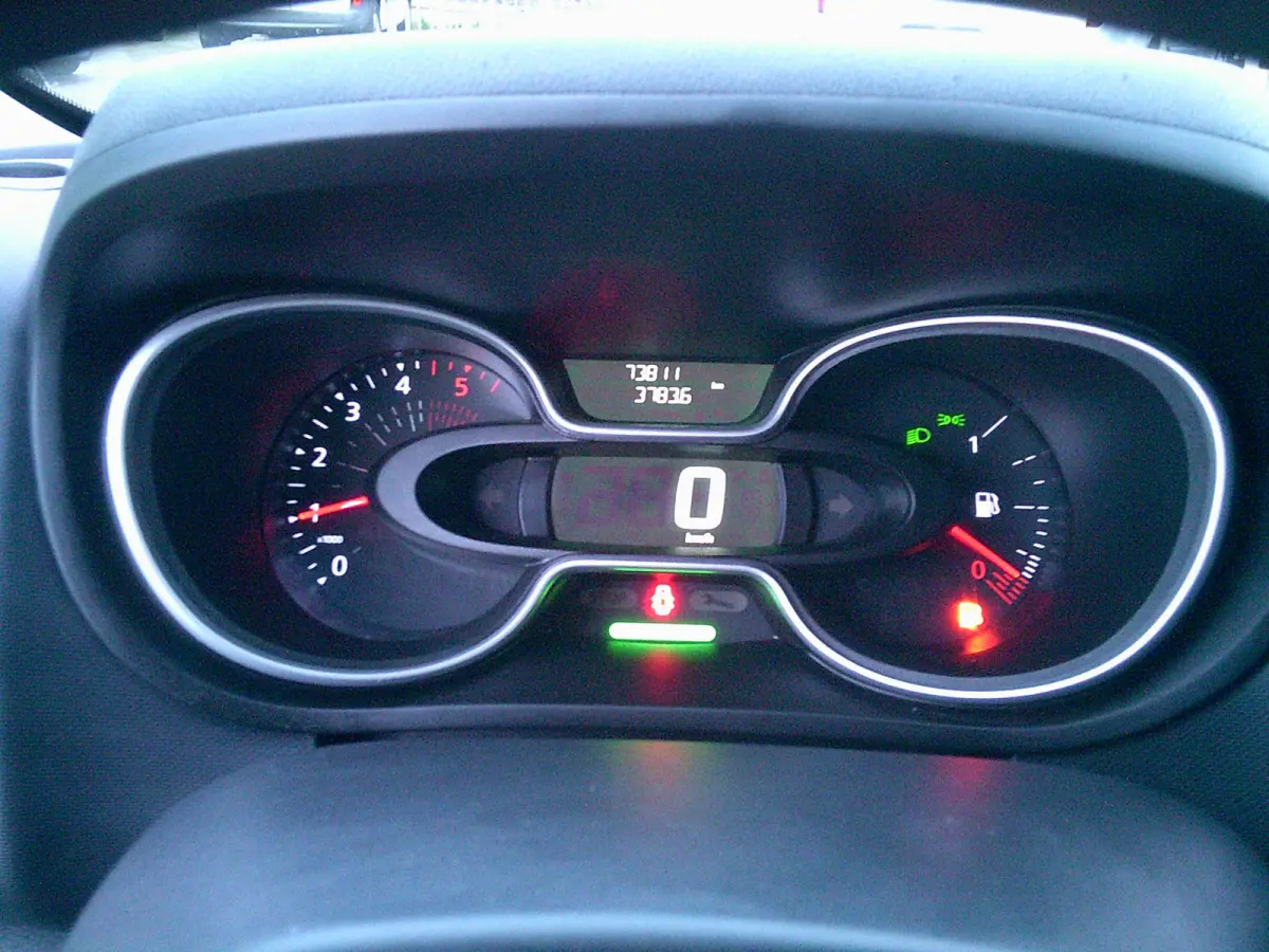 1.6 dCi 95 T29 L2H1 Comfort VOORZIEN VAN AIRCO+CRUISE+TREKHAAK !!!