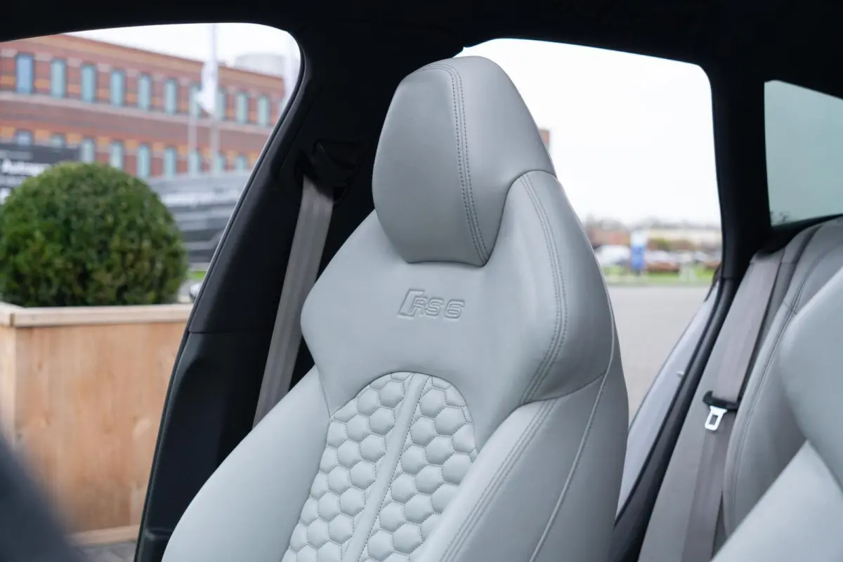 4.0 TFSI RS 6 Quattro|2e Eig|Facelift|Trekhaak|Audi Exclusive|BTW Auto|Carbon|Top Conditie|Panoramadak|Head Up|Bose|DAB|Dealer Onderhouden