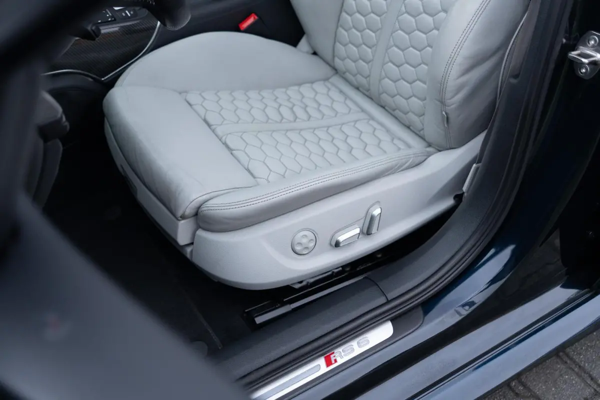 4.0 TFSI RS 6 Quattro|2e Eig|Facelift|Trekhaak|Audi Exclusive|BTW Auto|Carbon|Top Conditie|Panoramadak|Head Up|Bose|DAB|Dealer Onderhouden