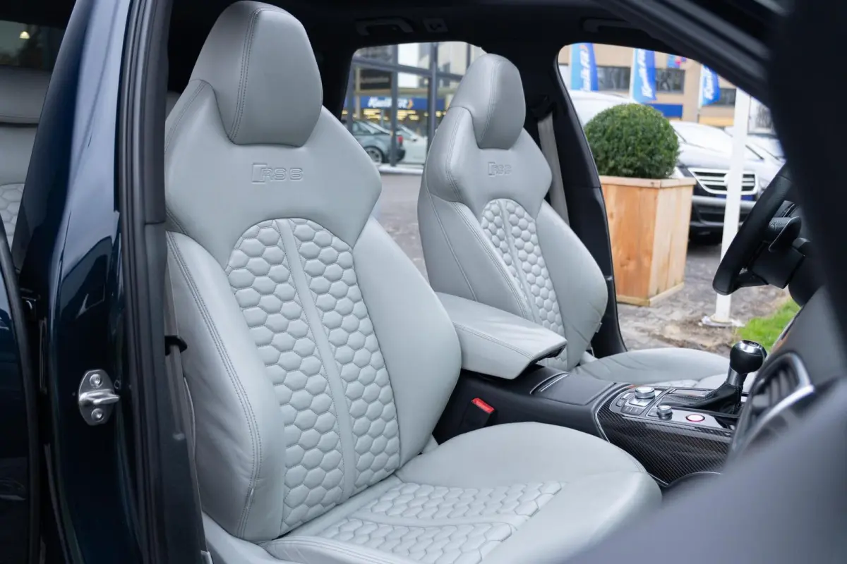 4.0 TFSI RS 6 Quattro|2e Eig|Facelift|Trekhaak|Audi Exclusive|BTW Auto|Carbon|Top Conditie|Panoramadak|Head Up|Bose|DAB|Dealer Onderhouden