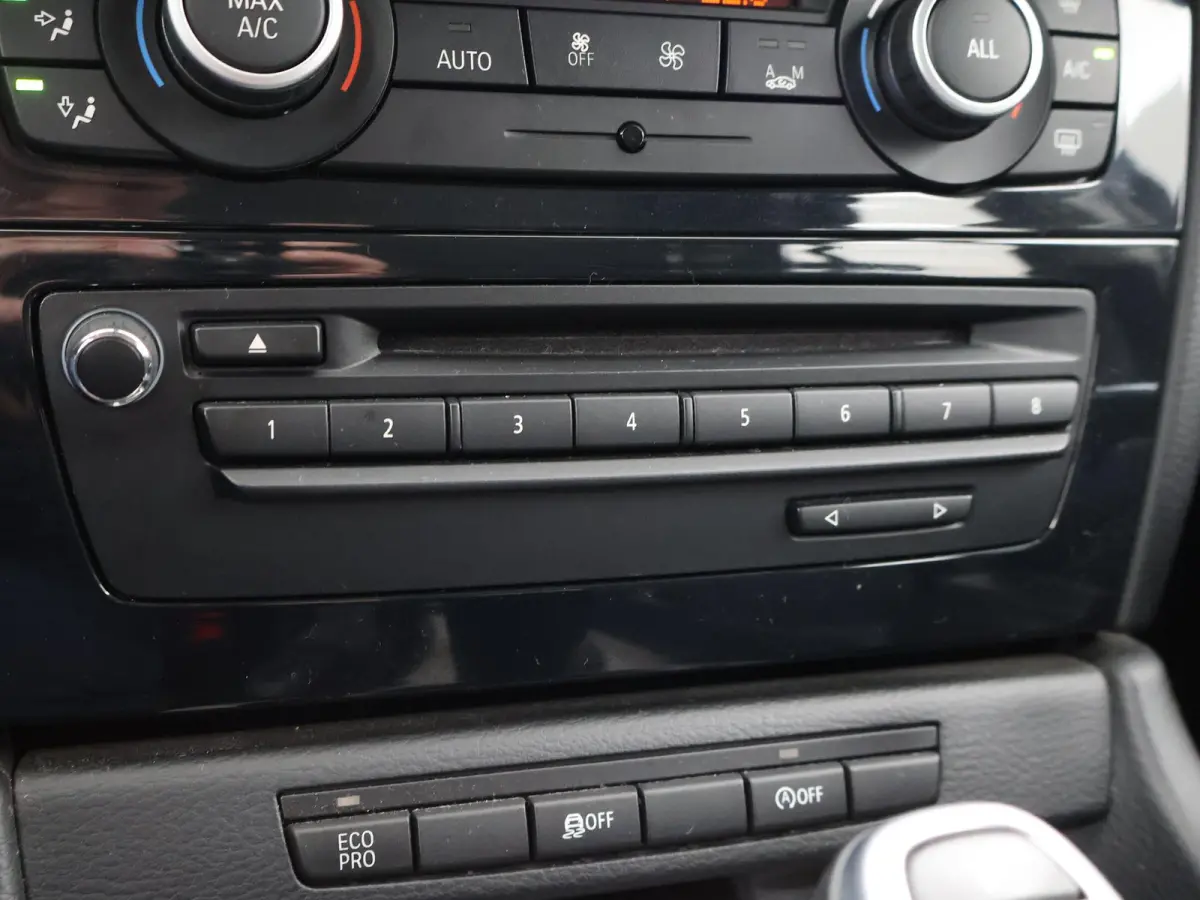 sDrive20i 184 PK AUT. ORIG. NL *94.700 KM* + TREKHAAK | NAVI PRO | MINERALGRAU
