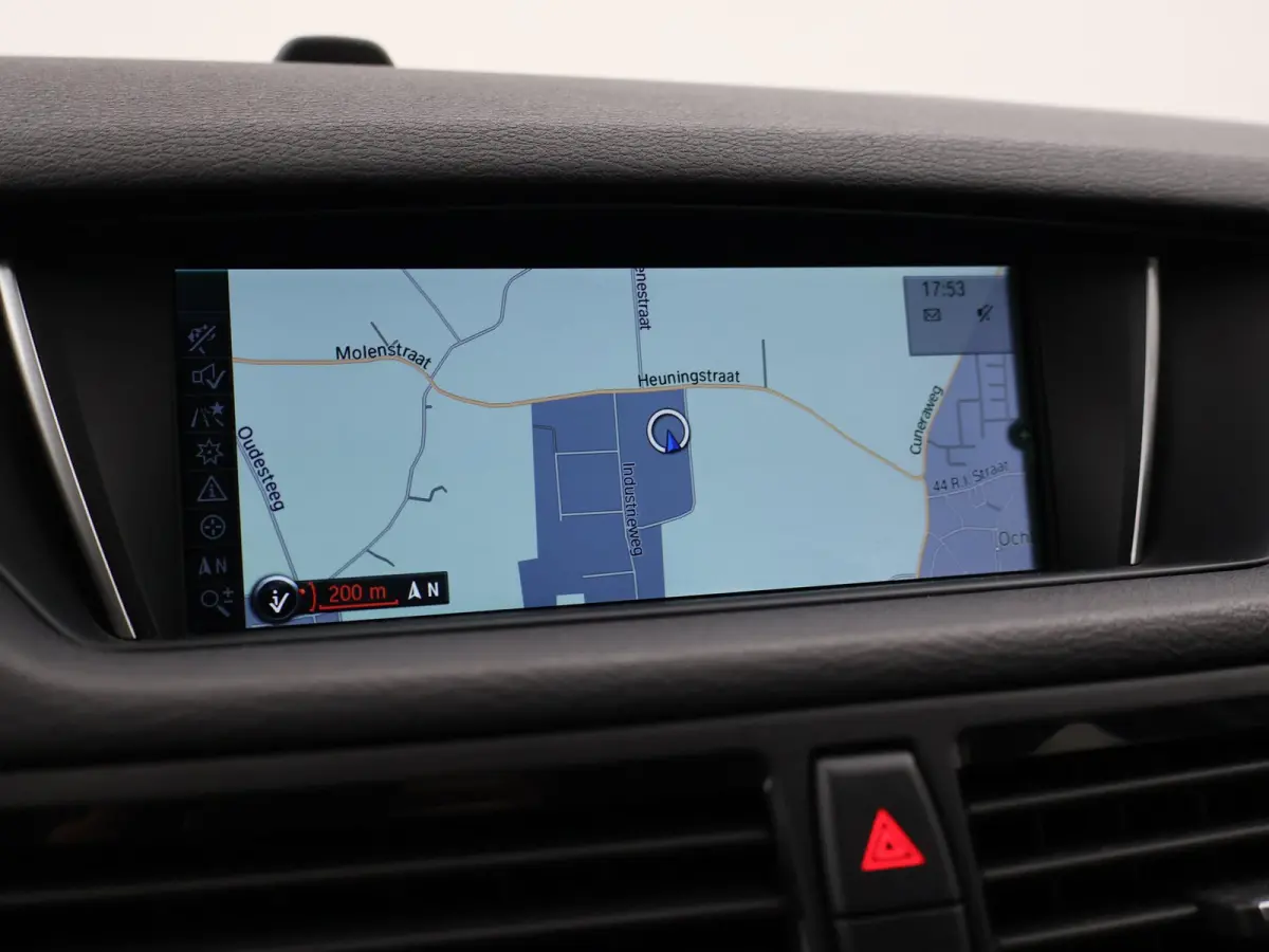 sDrive20i 184 PK AUT. ORIG. NL *94.700 KM* + TREKHAAK | NAVI PRO | MINERALGRAU