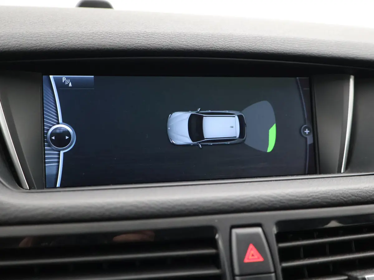 sDrive20i 184 PK AUT. ORIG. NL *94.700 KM* + TREKHAAK | NAVI PRO | MINERALGRAU
