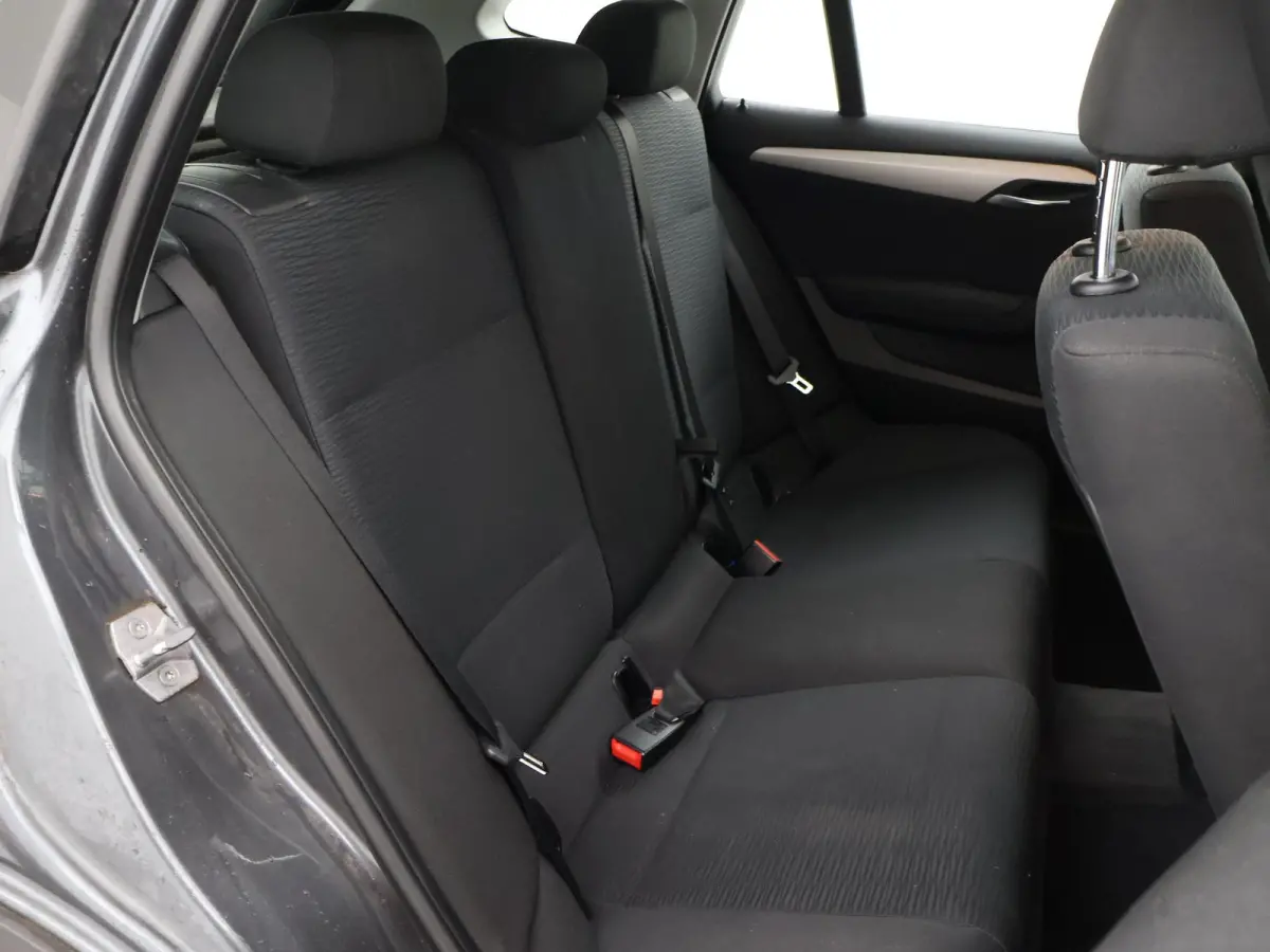 sDrive20i 184 PK AUT. ORIG. NL *94.700 KM* + TREKHAAK | NAVI PRO | MINERALGRAU