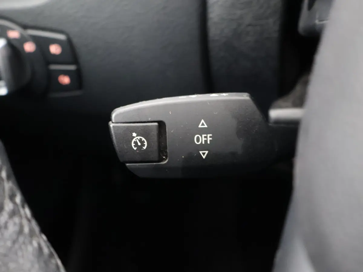 sDrive20i 184 PK AUT. ORIG. NL *94.700 KM* + TREKHAAK | NAVI PRO | MINERALGRAU