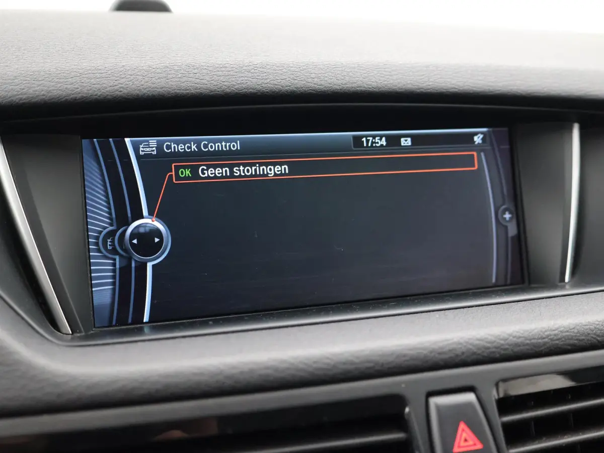 sDrive20i 184 PK AUT. ORIG. NL *94.700 KM* + TREKHAAK | NAVI PRO | MINERALGRAU