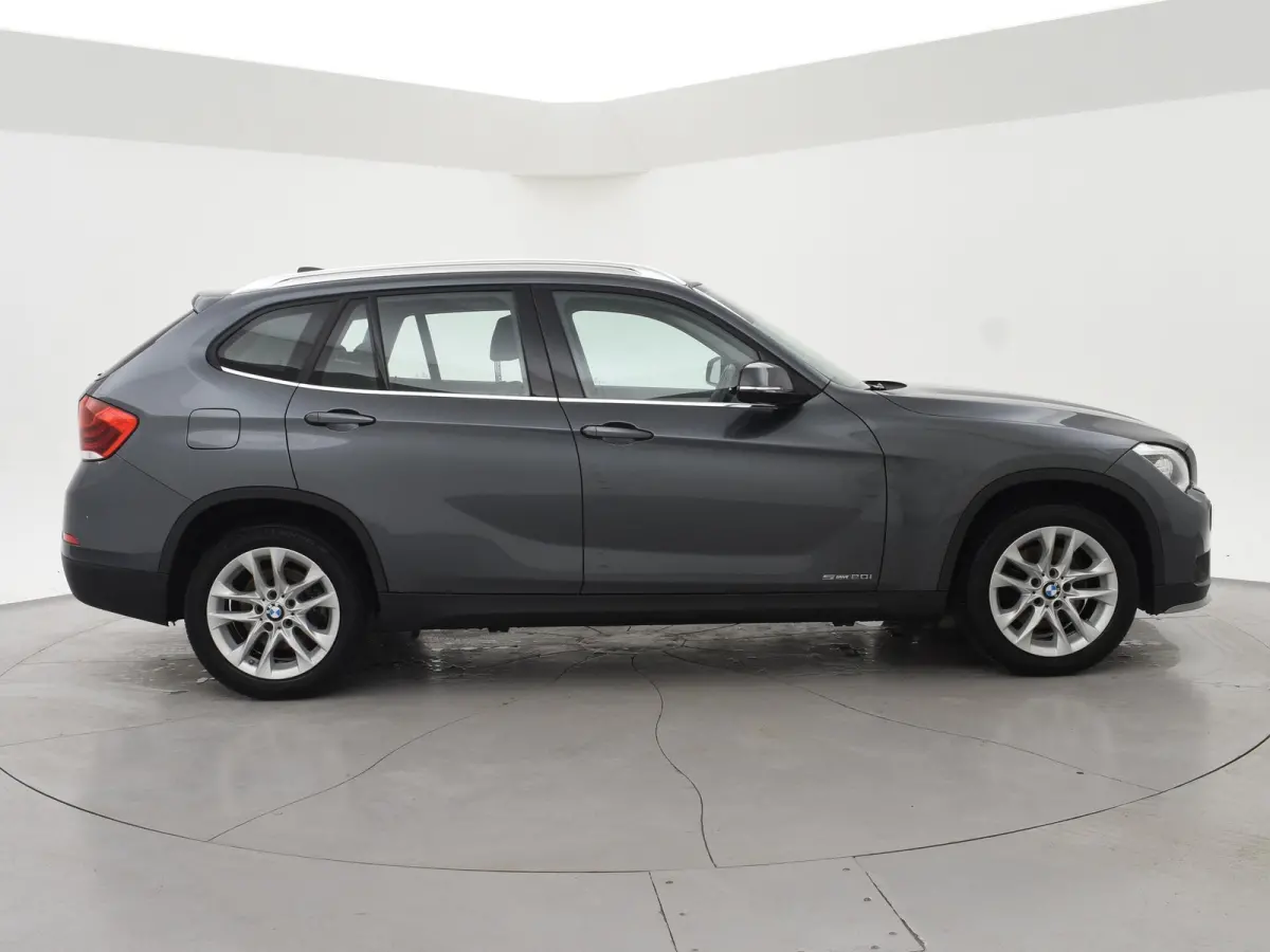 sDrive20i 184 PK AUT. ORIG. NL *94.700 KM* + TREKHAAK | NAVI PRO | MINERALGRAU