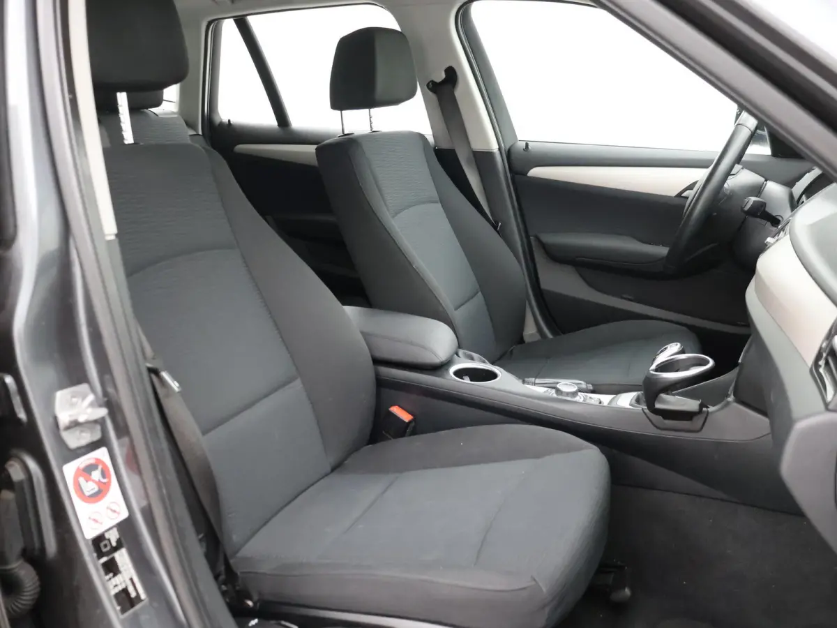 sDrive20i 184 PK AUT. ORIG. NL *94.700 KM* + TREKHAAK | NAVI PRO | MINERALGRAU