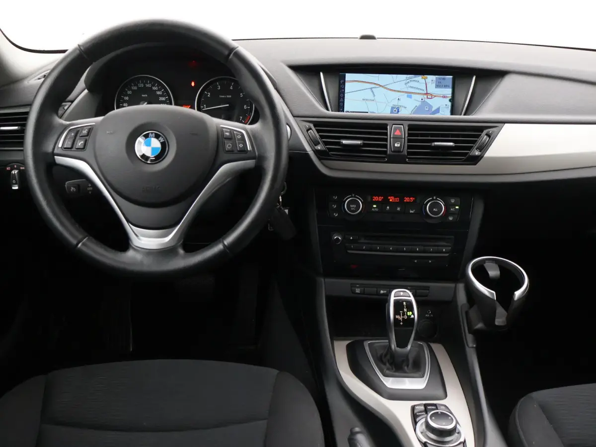 sDrive20i 184 PK AUT. ORIG. NL *94.700 KM* + TREKHAAK | NAVI PRO | MINERALGRAU