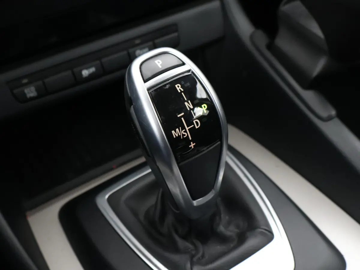 sDrive20i 184 PK AUT. ORIG. NL *94.700 KM* + TREKHAAK | NAVI PRO | MINERALGRAU