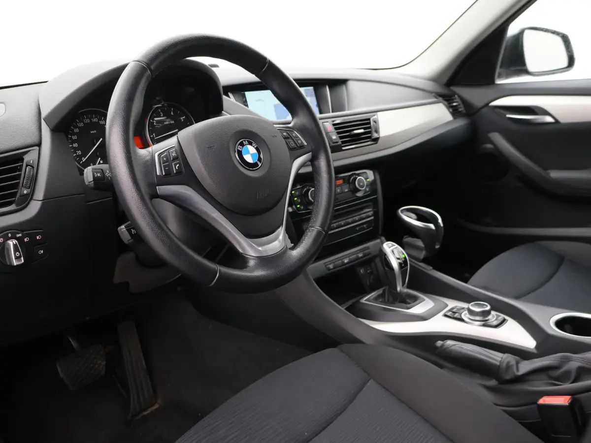 sDrive20i 184 PK AUT. ORIG. NL *94.700 KM* + TREKHAAK | NAVI PRO | MINERALGRAU