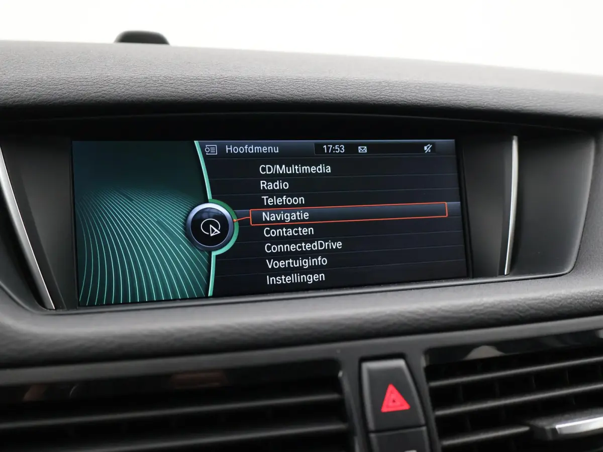 sDrive20i 184 PK AUT. ORIG. NL *94.700 KM* + TREKHAAK | NAVI PRO | MINERALGRAU