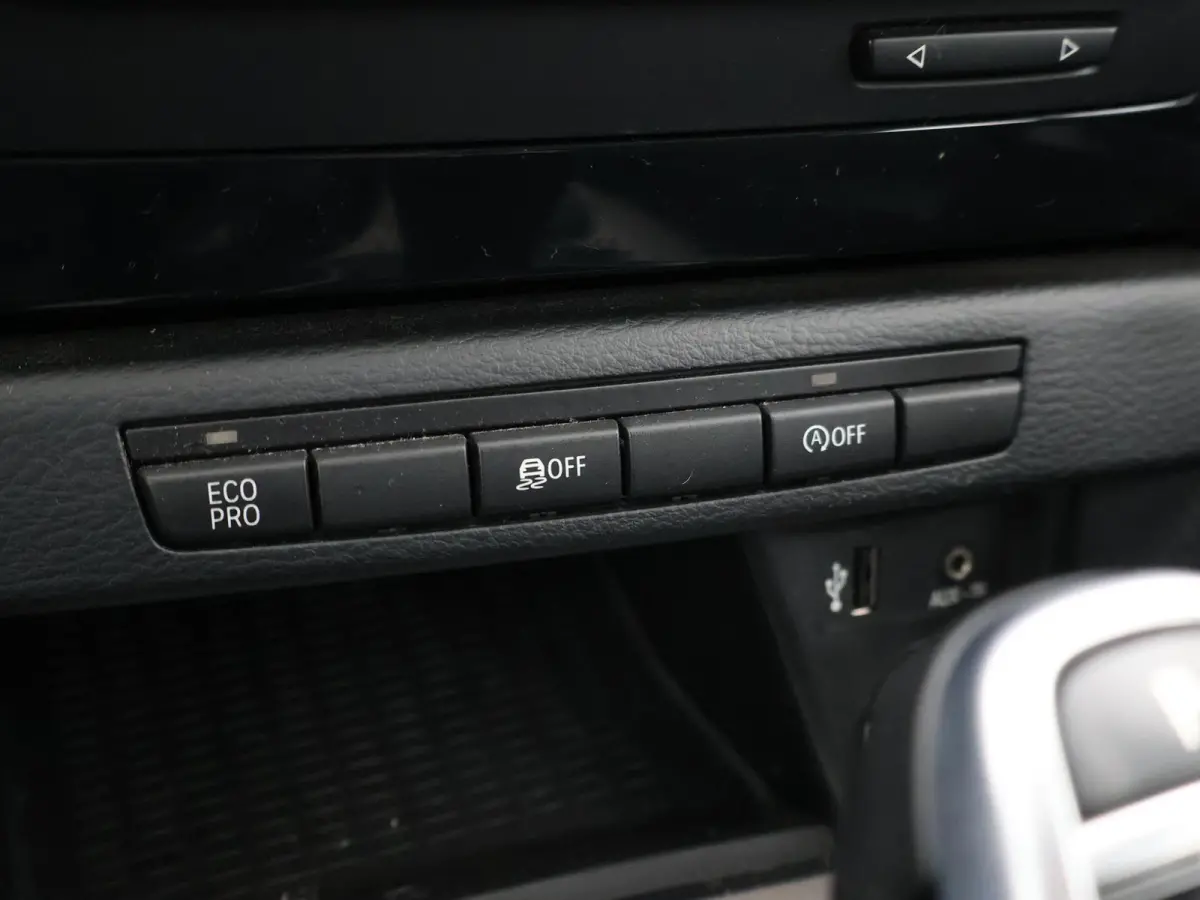 sDrive20i 184 PK AUT. ORIG. NL *94.700 KM* + TREKHAAK | NAVI PRO | MINERALGRAU