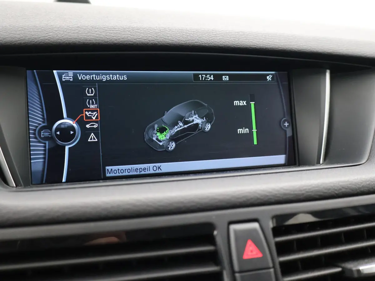 sDrive20i 184 PK AUT. ORIG. NL *94.700 KM* + TREKHAAK | NAVI PRO | MINERALGRAU