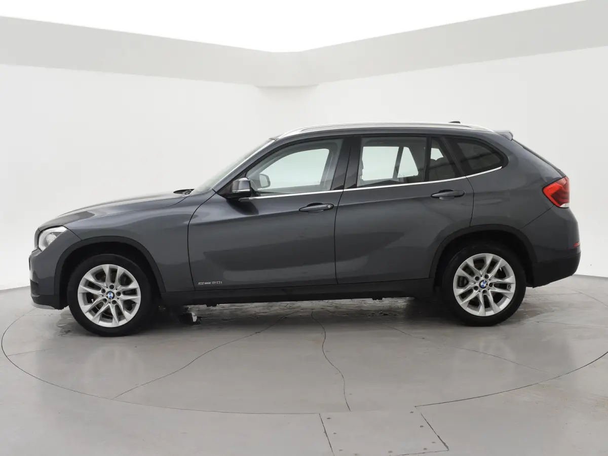 sDrive20i 184 PK AUT. ORIG. NL *94.700 KM* + TREKHAAK | NAVI PRO | MINERALGRAU