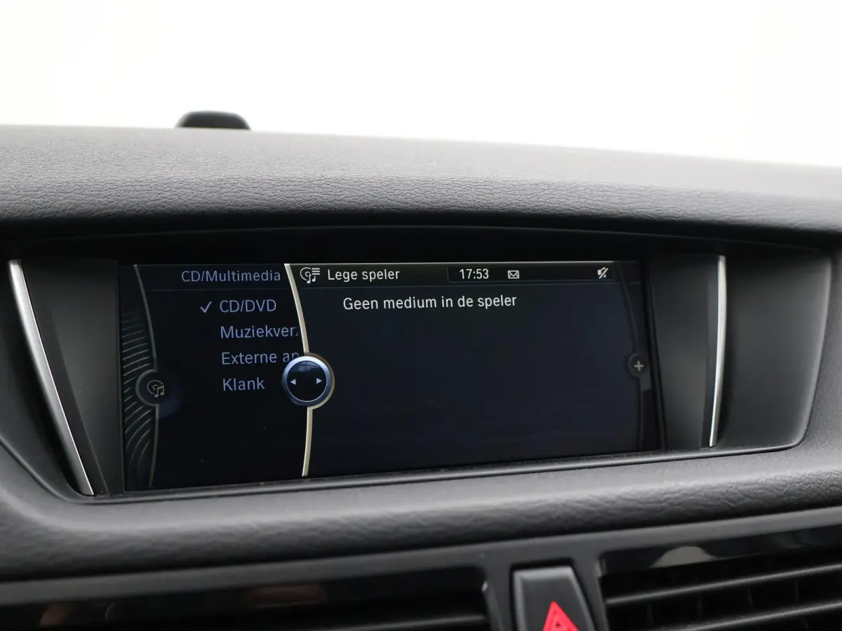 sDrive20i 184 PK AUT. ORIG. NL *94.700 KM* + TREKHAAK | NAVI PRO | MINERALGRAU