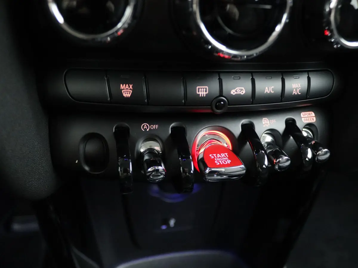 Cooper Classic + Balance Pack + PDC Achter + LED Koplampen + DAB + 16''