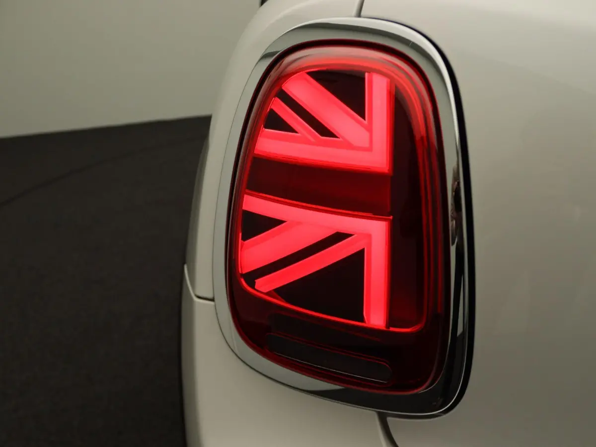 Cooper Classic + Balance Pack + PDC Achter + LED Koplampen + DAB + 16''