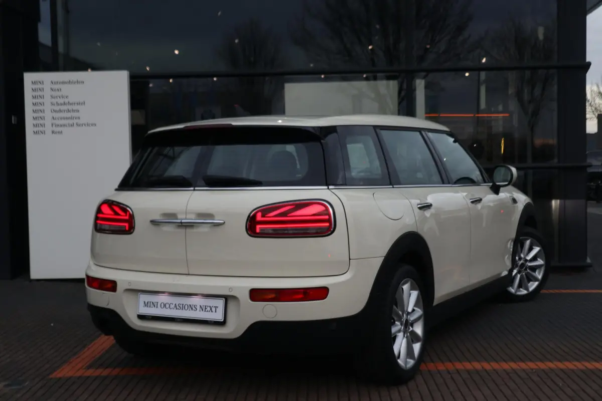 One | Cruise Control | Parkeersensor Achter | LED Koplampen |