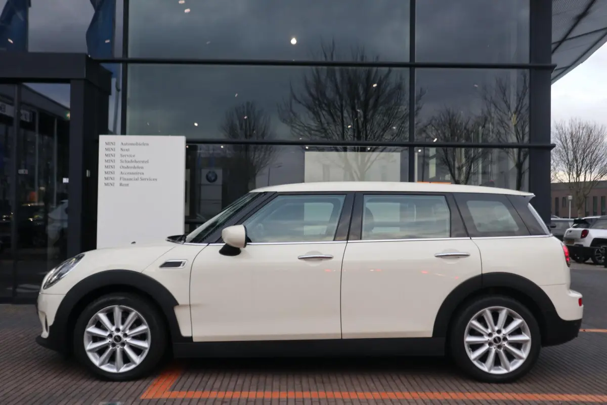One | Cruise Control | Parkeersensor Achter | LED Koplampen |