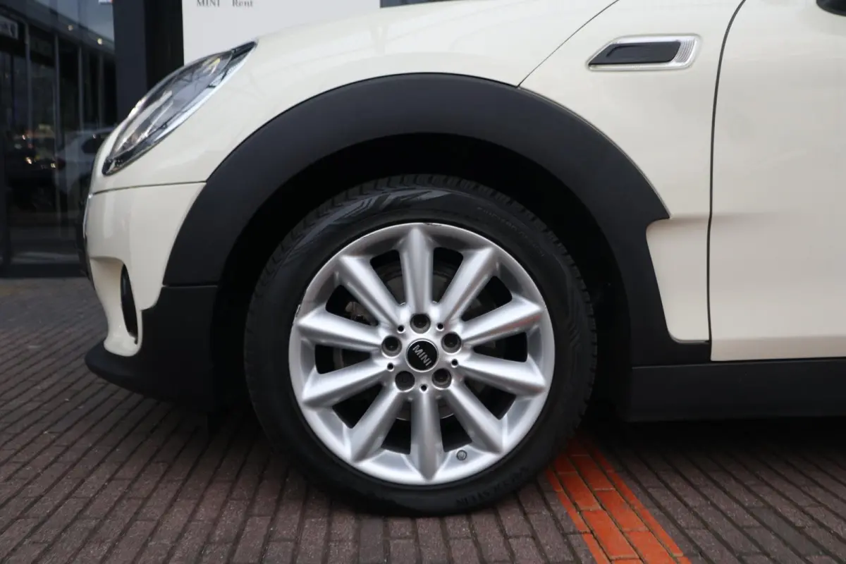 One | Cruise Control | Parkeersensor Achter | LED Koplampen |