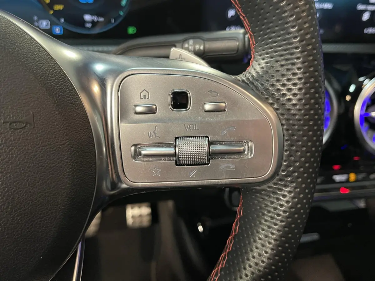 250 e AMG Line 19"/Panoramadak/Sfeerverlichting/Keyless/Camera/Stoelverwarming