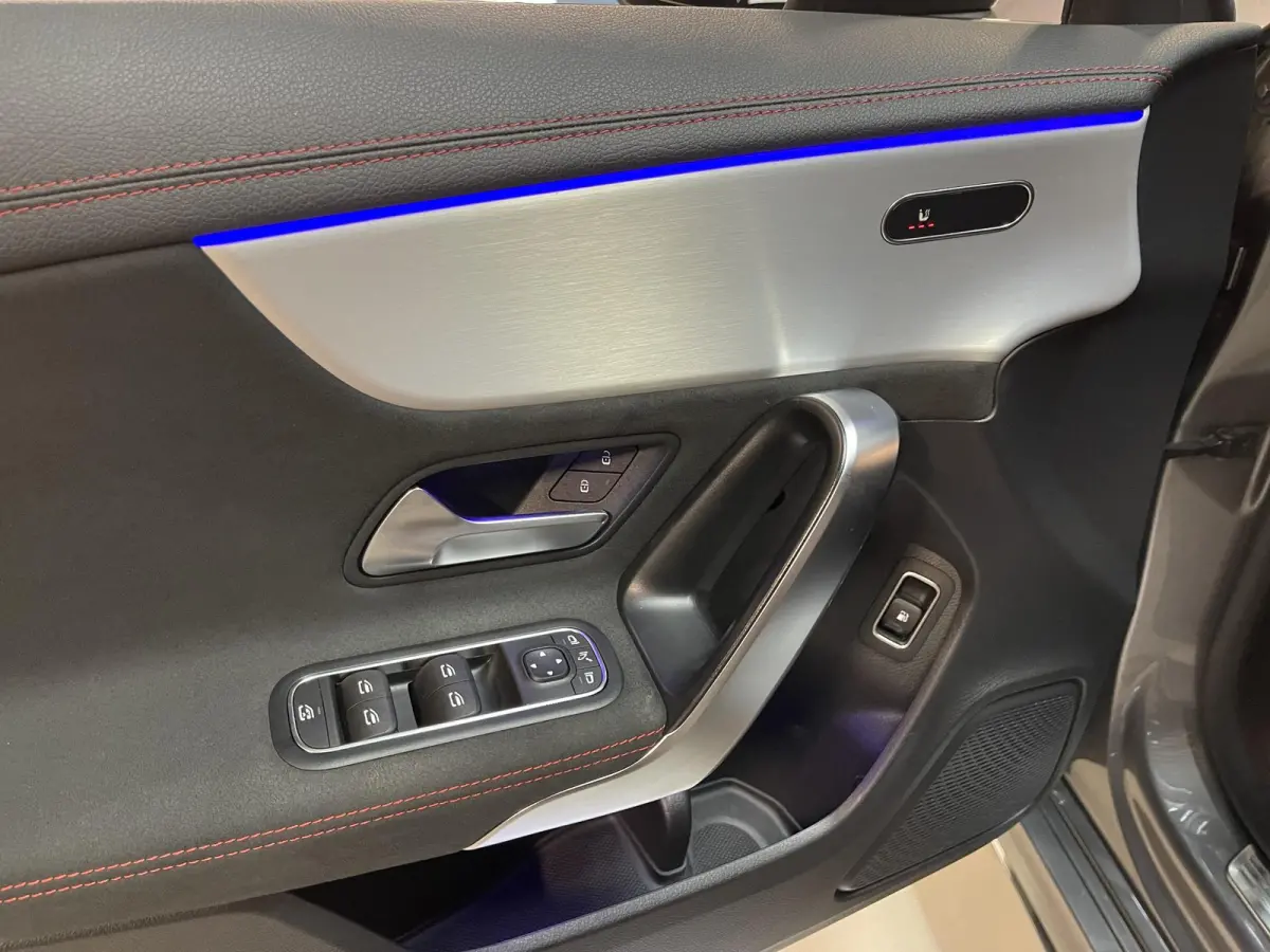 250 e AMG Line 19"/Panoramadak/Sfeerverlichting/Keyless/Camera/Stoelverwarming