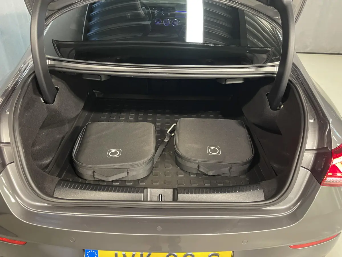 250 e AMG Line 19"/Panoramadak/Sfeerverlichting/Keyless/Camera/Stoelverwarming
