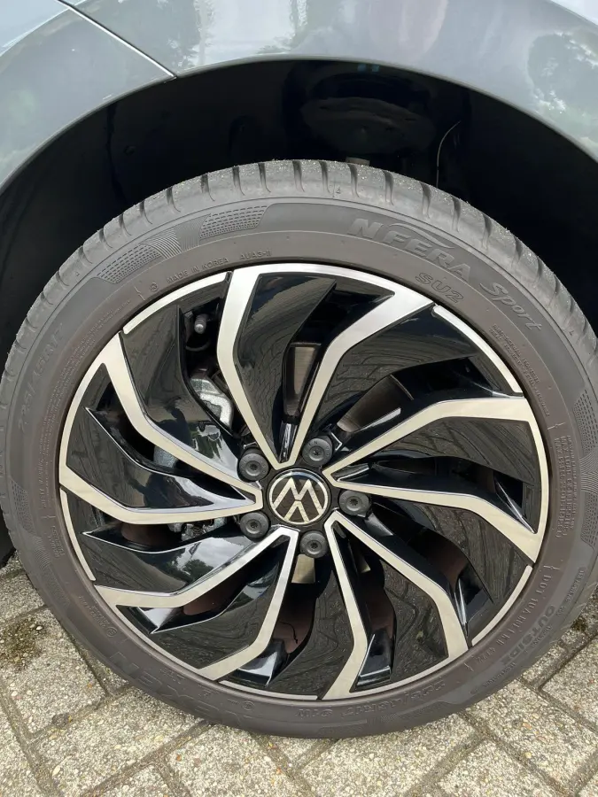 1.0 eTSI Life Business | Parkeersensoren | Navigatie | Adaptieve cruise control | Stoelverwarming | Digital cockpit | Climate control |