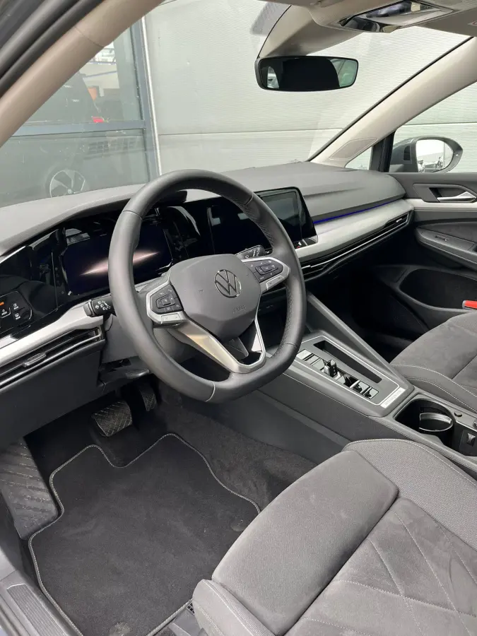 1.0 eTSI Life Business | Parkeersensoren | Navigatie | Adaptieve cruise control | Stoelverwarming | Digital cockpit | Climate control |
