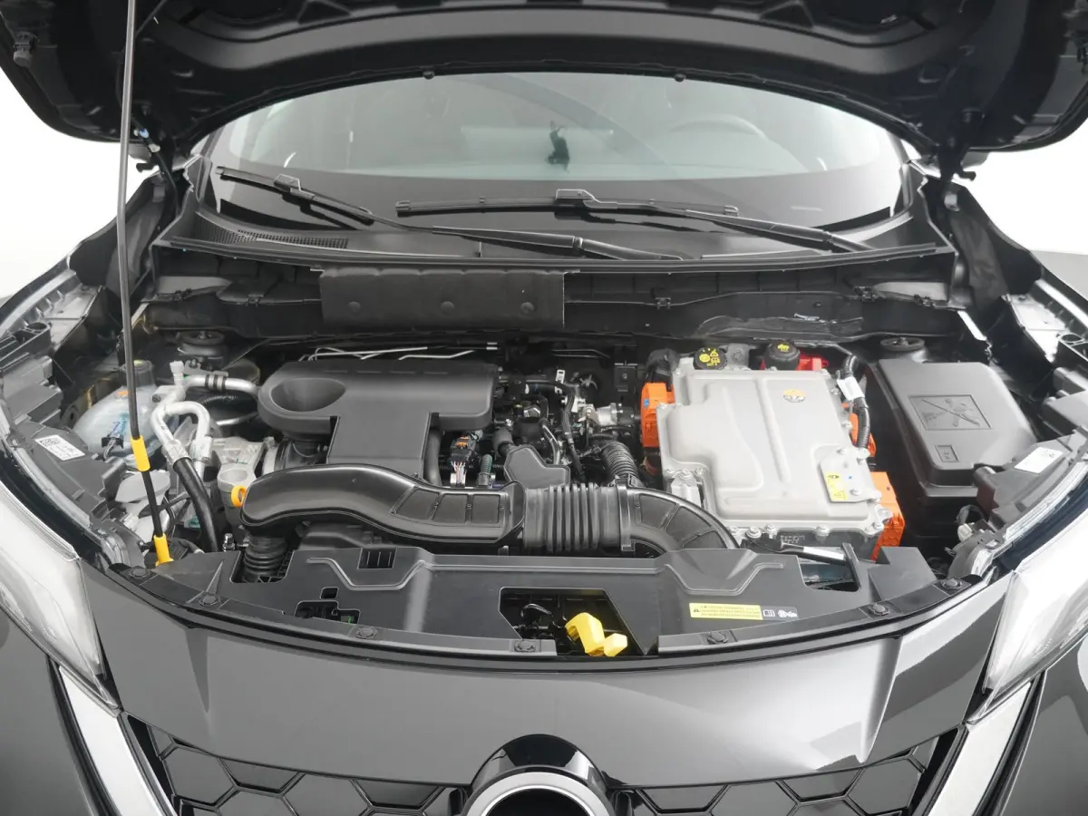1.6 Hybrid Tekna | Lederen Bekl. | BOSE Audio | Stoel-, Stuur- & Voorruitverw. |