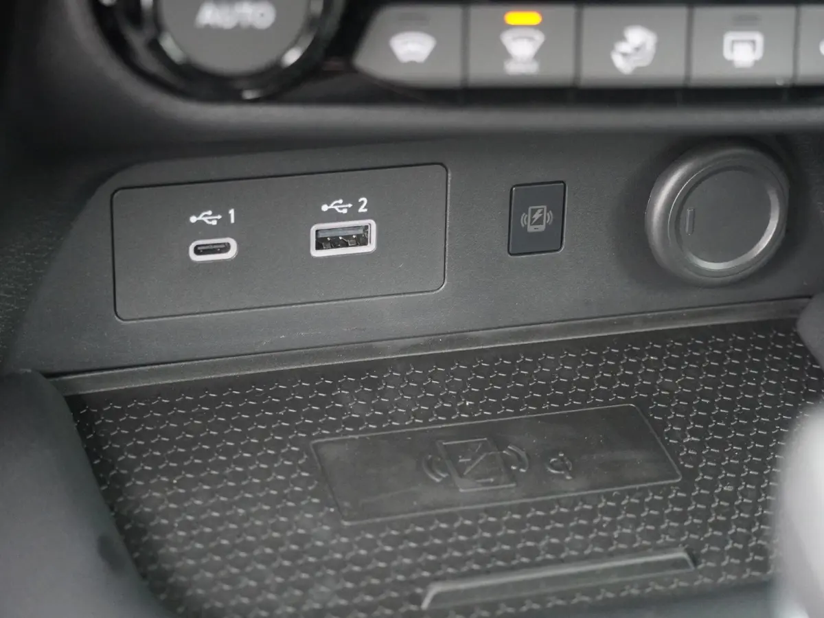 1.6 Hybrid Tekna | Lederen Bekl. | BOSE Audio | Stoel-, Stuur- & Voorruitverw. |